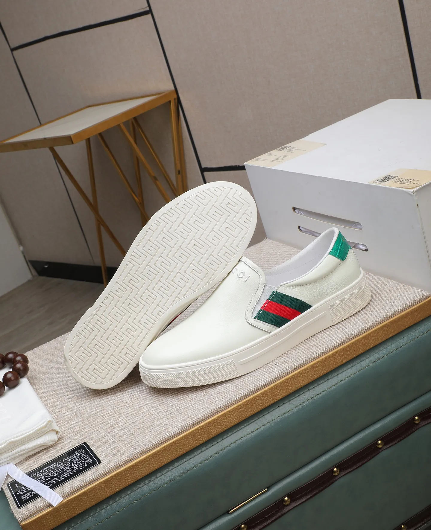 Men's shoes 💰460 GUCCI🔍🔍The latest models are on sale at the same time at the counter. Original calfskin imported from Italy, genuine leather lining, (high-end, extravagant, and classy) with exquisite workmanship. Soles: Original soles specially provided by the original factory. ⚠Exclusive double-layer movable molded soles are super comfortable⚠. Photos of the real thing🎬The real thing is even better🔍🔍"High quality·Follow the order" Code number 38-44